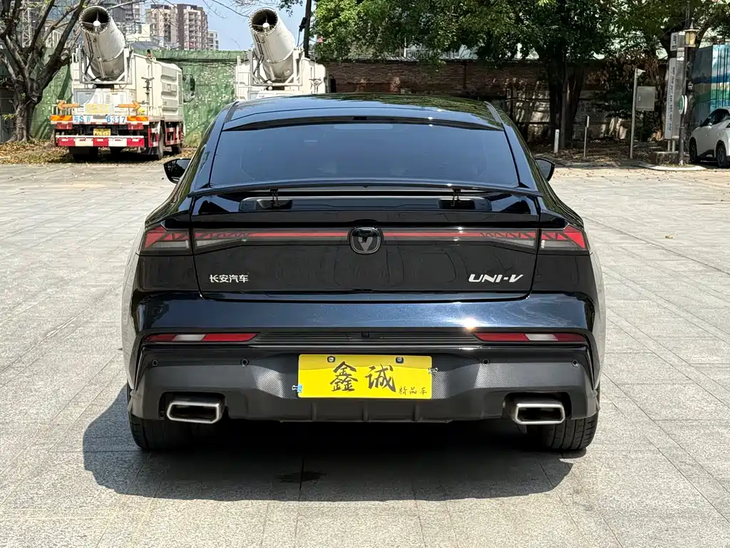 Changan UNI-V 2024 1.5T premium model купить на сайте DeffCars