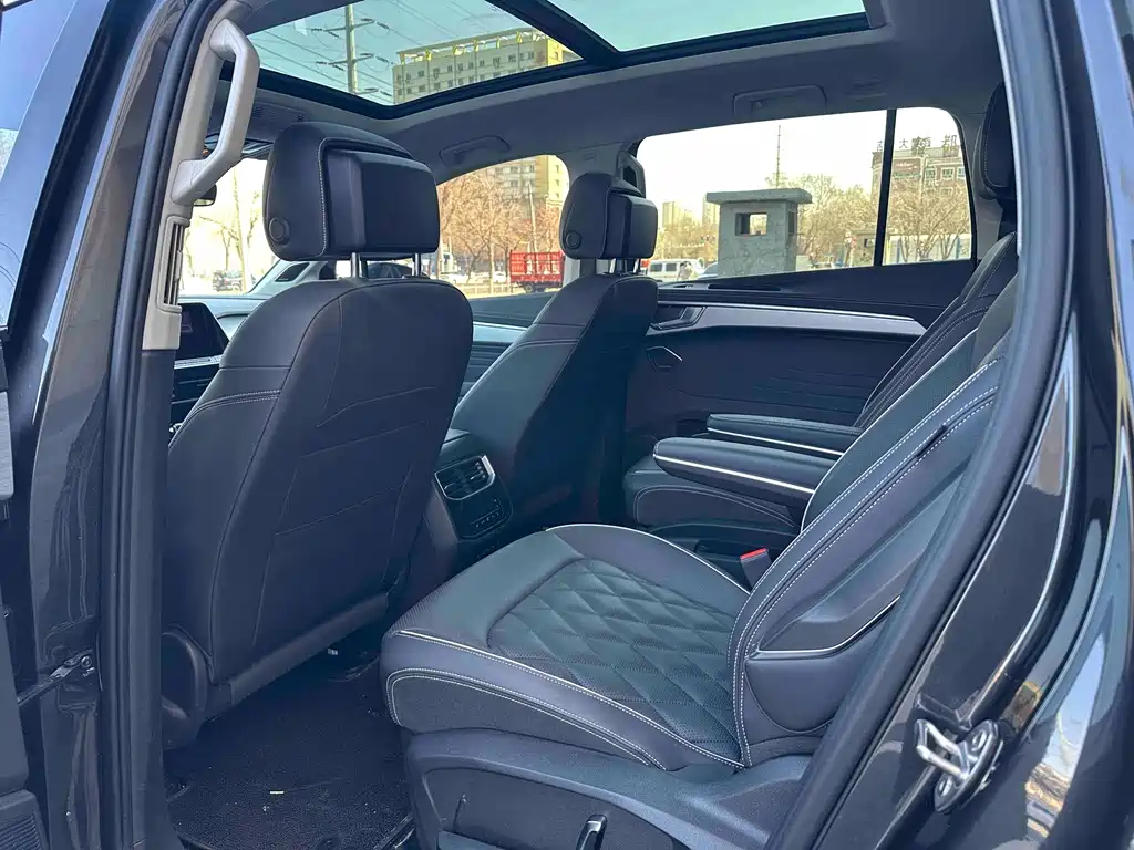 Lanjing 2023 facelift 530TSI four-wheel drive flagship Shengjing Edition Pro 6 seats купить на сайте DeffCars