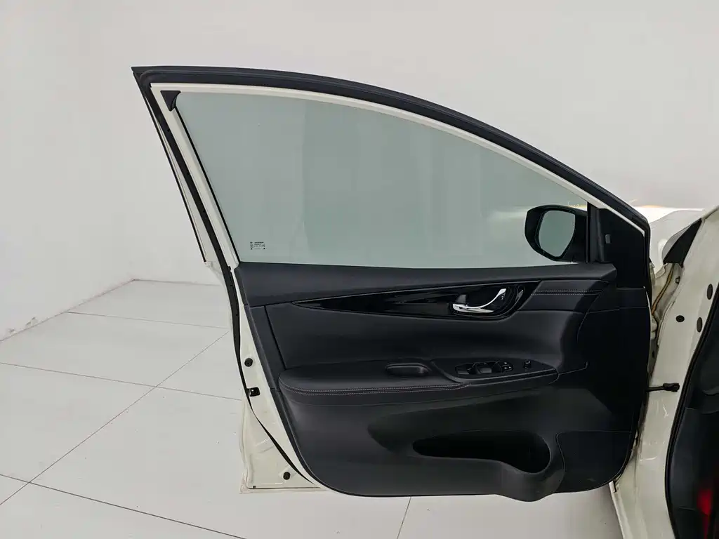 Tiida 2021 1.6L CVT Smart Travel Edition купить на сайте DeffCars