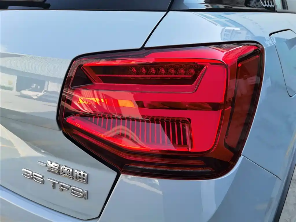Audi Q2L 2023 35TFSI fashionable and dynamic купить на сайте DeffCars