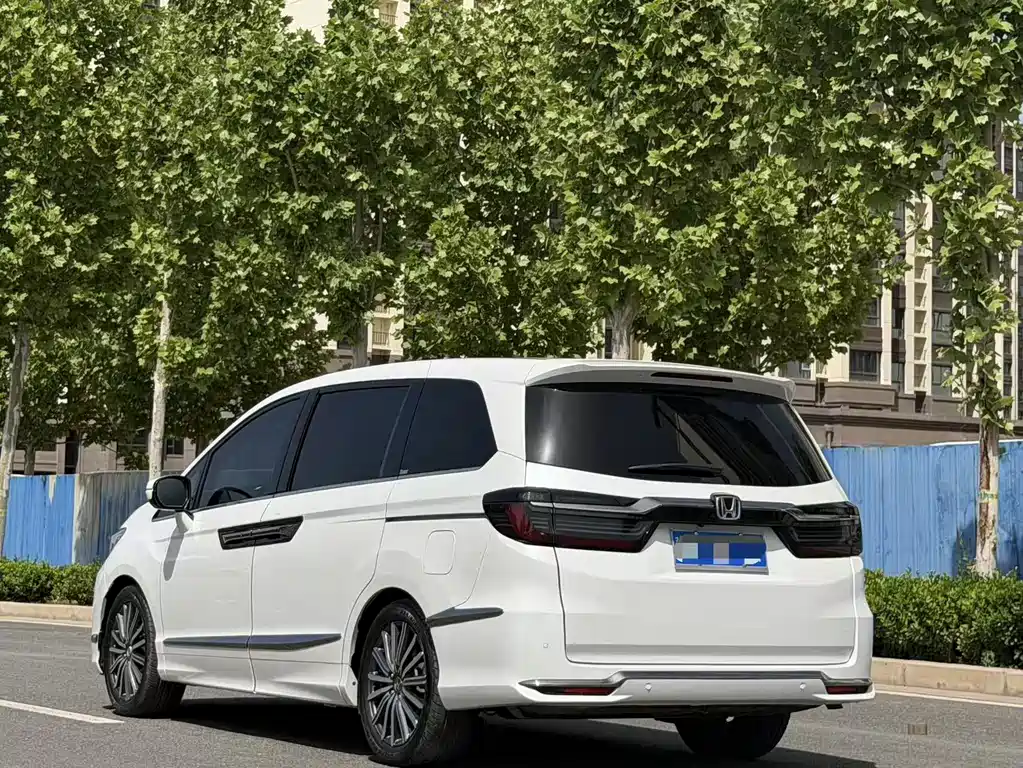 Alison 2022 2.0L e:HEV Deluxe Edition купить на сайте DeffCars