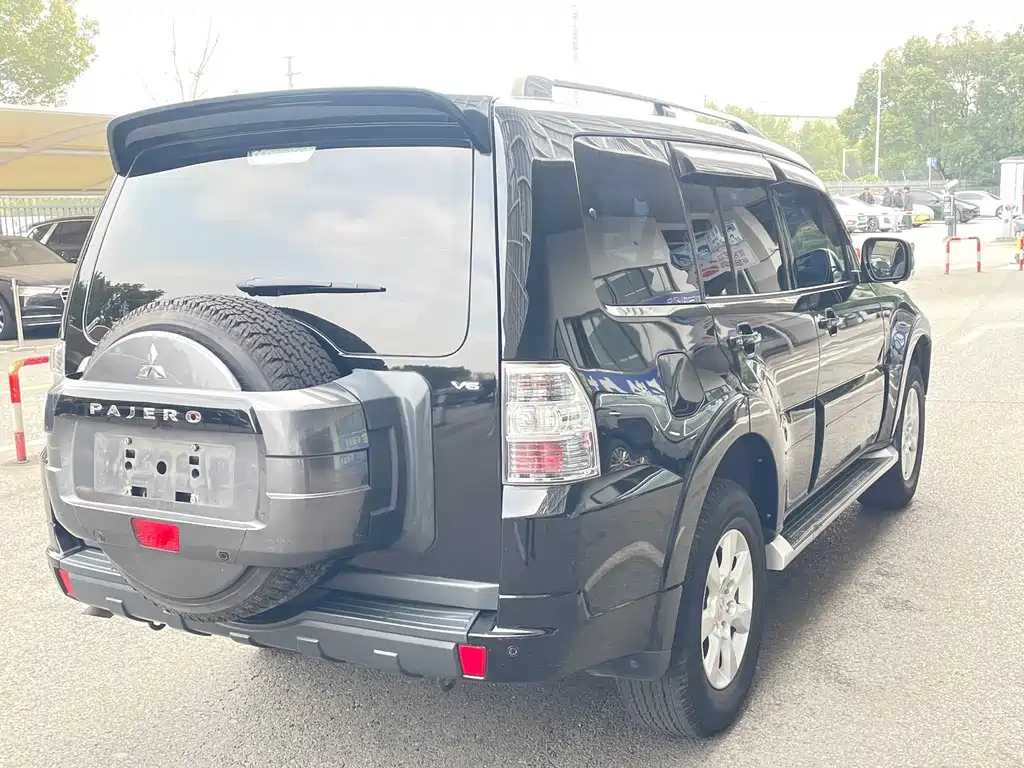 Pajero (imported) 2019 3.0L automatic standard version купить на сайте DeffCars