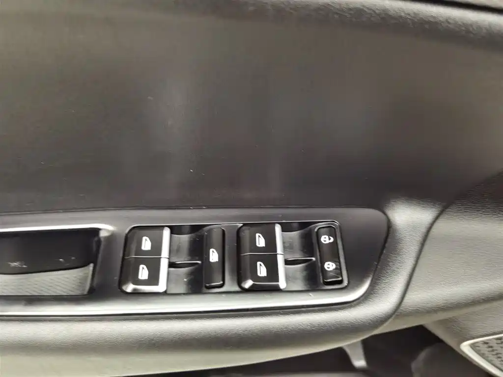 Emgrand GL 2018 1.8L manual elite smart connected model купить на сайте DeffCars