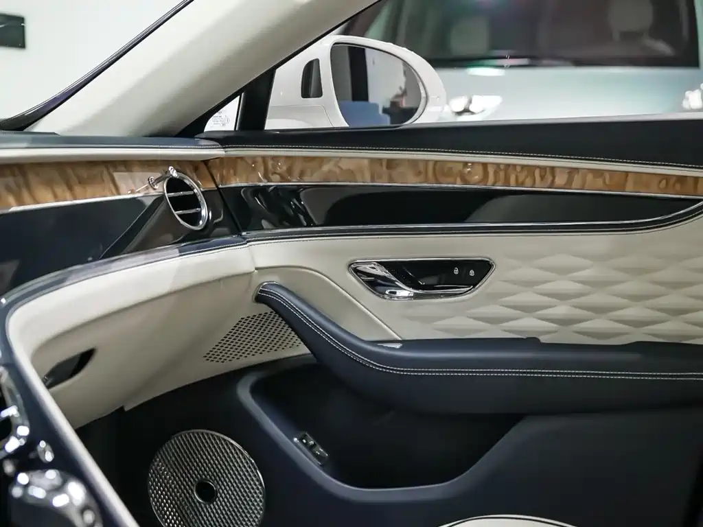 Flying Spur 2022 4.0T V8 Mulliner купить на сайте DeffCars