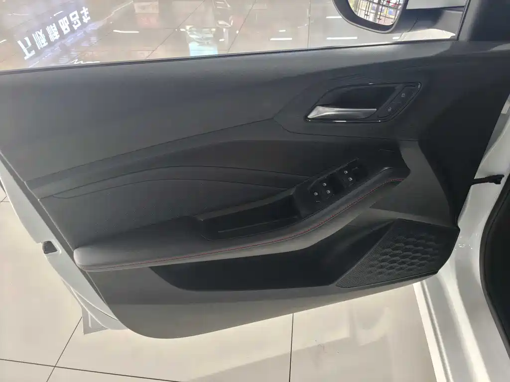 MG5 2023 180DVVT CVT Deluxe Edition купить на сайте DeffCars