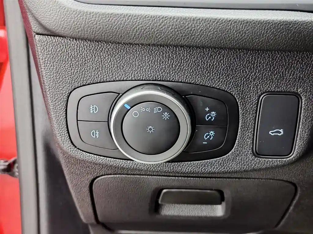 Focus 2020 Sedan EcoBoost 180 Automatic ST Line купить на сайте DeffCars