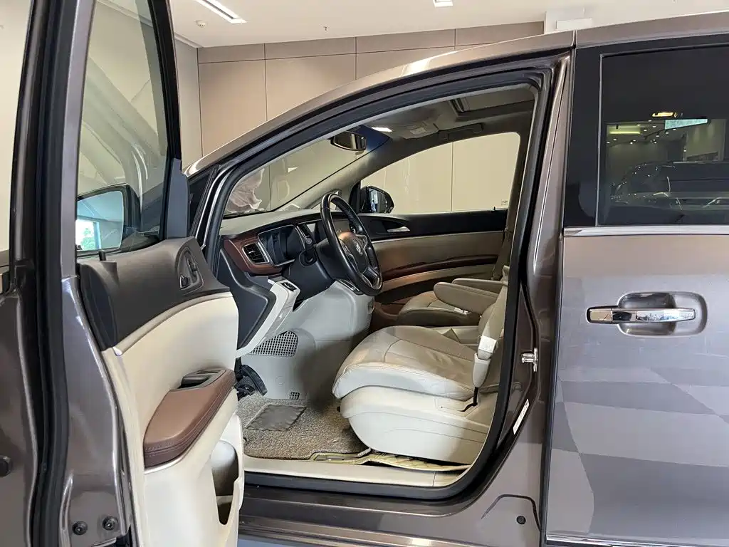 Buick GL8 2017 25s Luxury Country V купить на сайте DeffCars