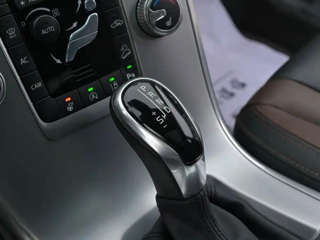 Volvo XC60 2017 T5 AWD Zhiyuan upgraded version купить на сайте DeffCars