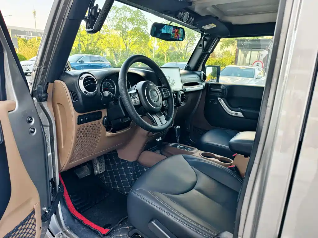 Wrangler 2013 3.6L Rubicon four-door version купить на сайте DeffCars