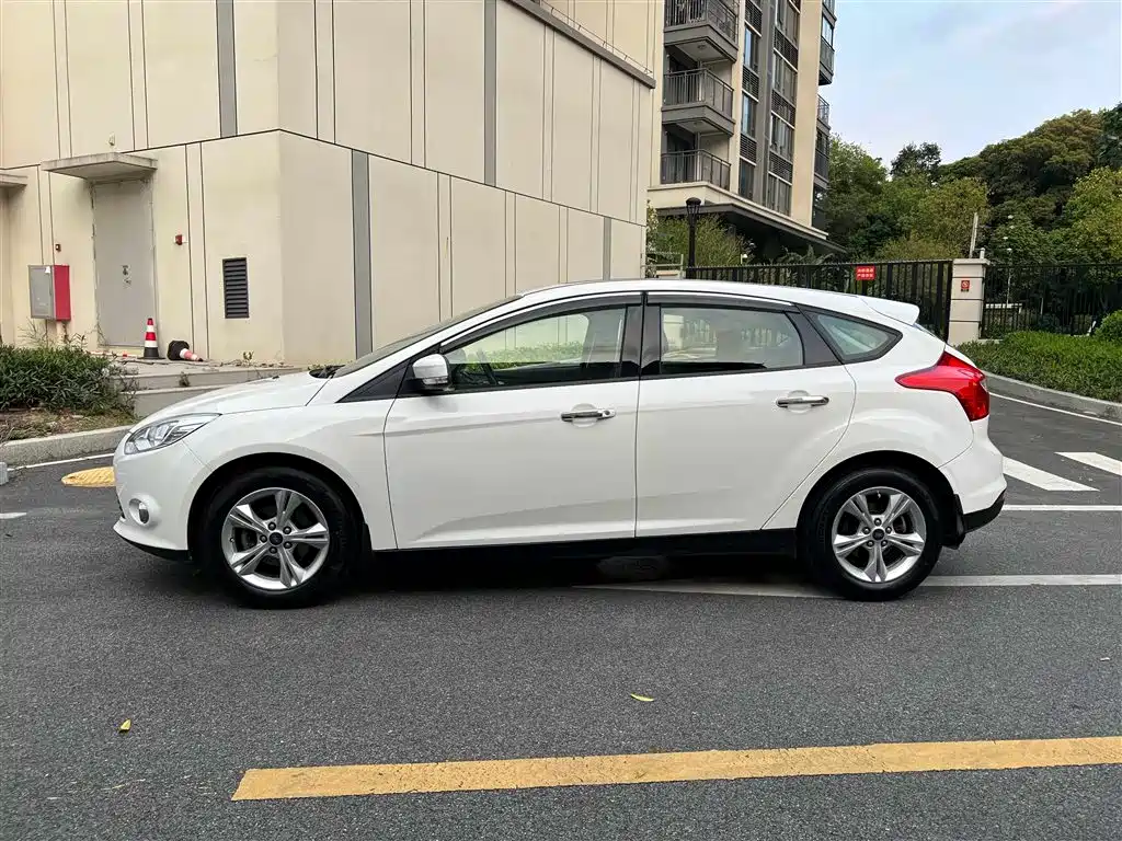 Focus 2012 hatchback 1.6L manual comfort type купить на сайте DeffCars