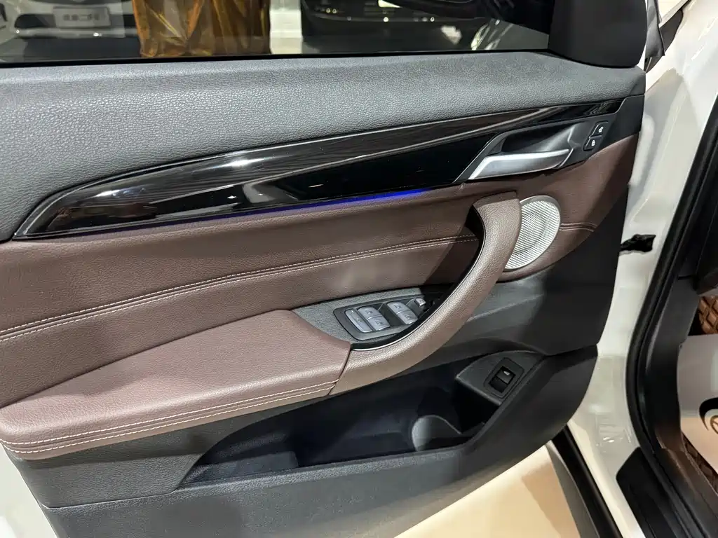 BMW X1 2022 sDrive25Li Leading Model купить на сайте DeffCars