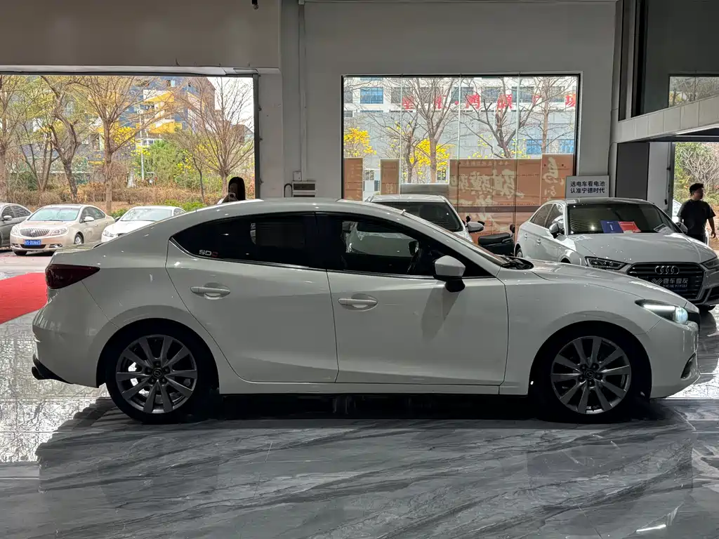 Mazda3 Angkesela 2017 Sedan 1.5L Automatic Comfort Type National V купить на сайте DeffCars