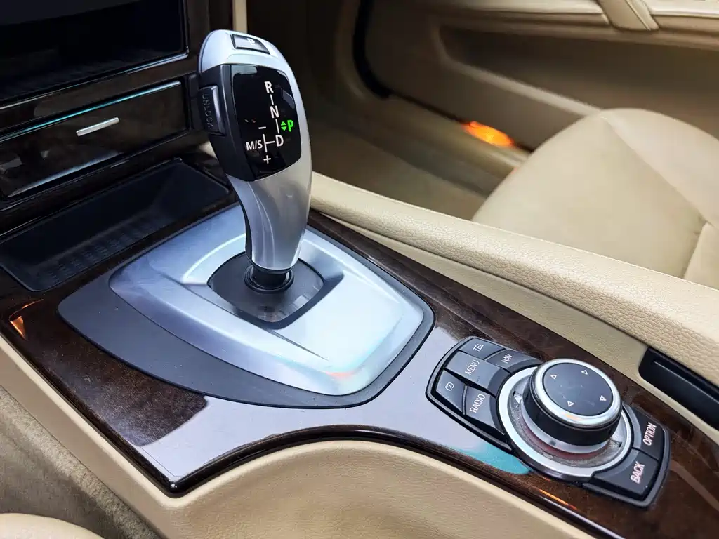 BMW 5 Series 2010 520Li Luxury купить на сайте DeffCars