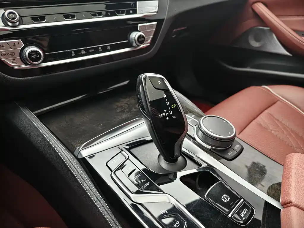 BMW 5 Series 2022 525Li M Sports Package купить на сайте DeffCars