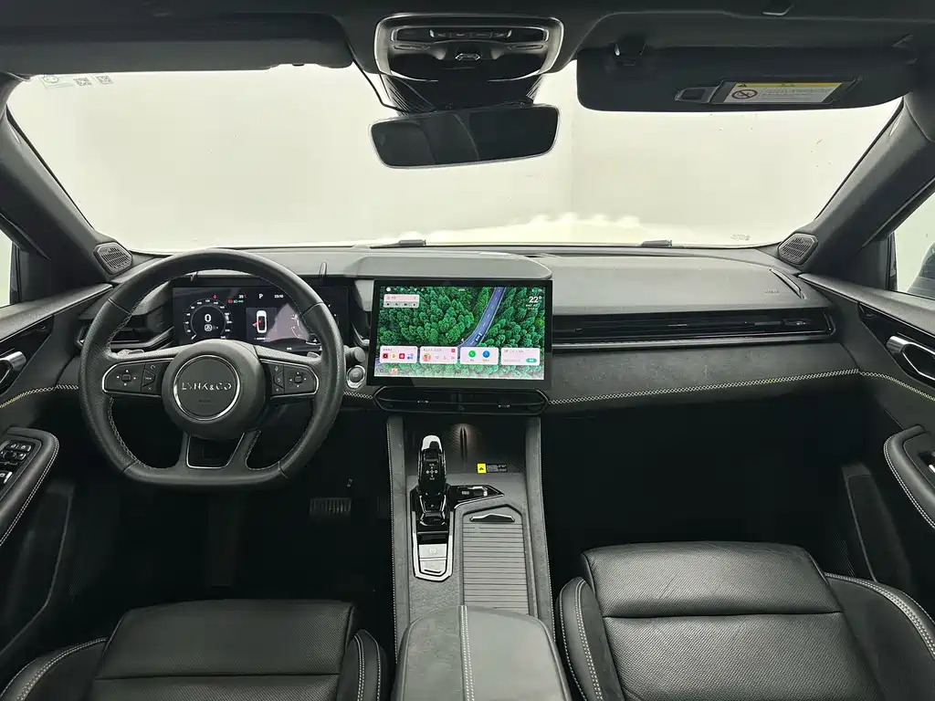 Lynk & Co 03 2023 2.0TD DCT Halo купить на сайте DeffCars