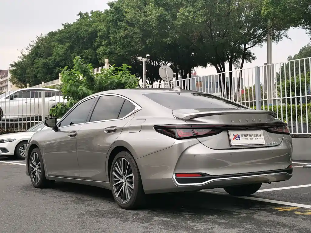 Lexus ES 2025 300h Premium Edition купить на сайте DeffCars