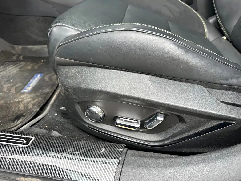 Lynk & Co 03 2023 2.0TD DCT Halo купить на сайте DeffCars