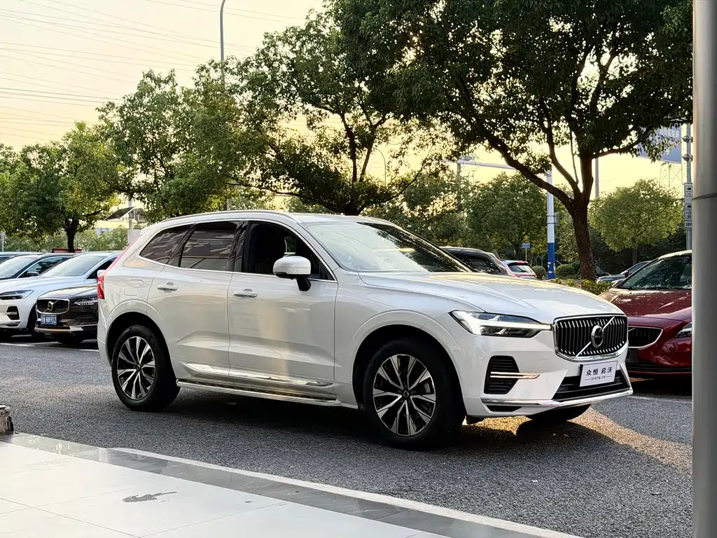 Volvo XC60 2023 B5 four-wheel drive Zhiyuan Deluxe Edition купить на сайте DeffCars
