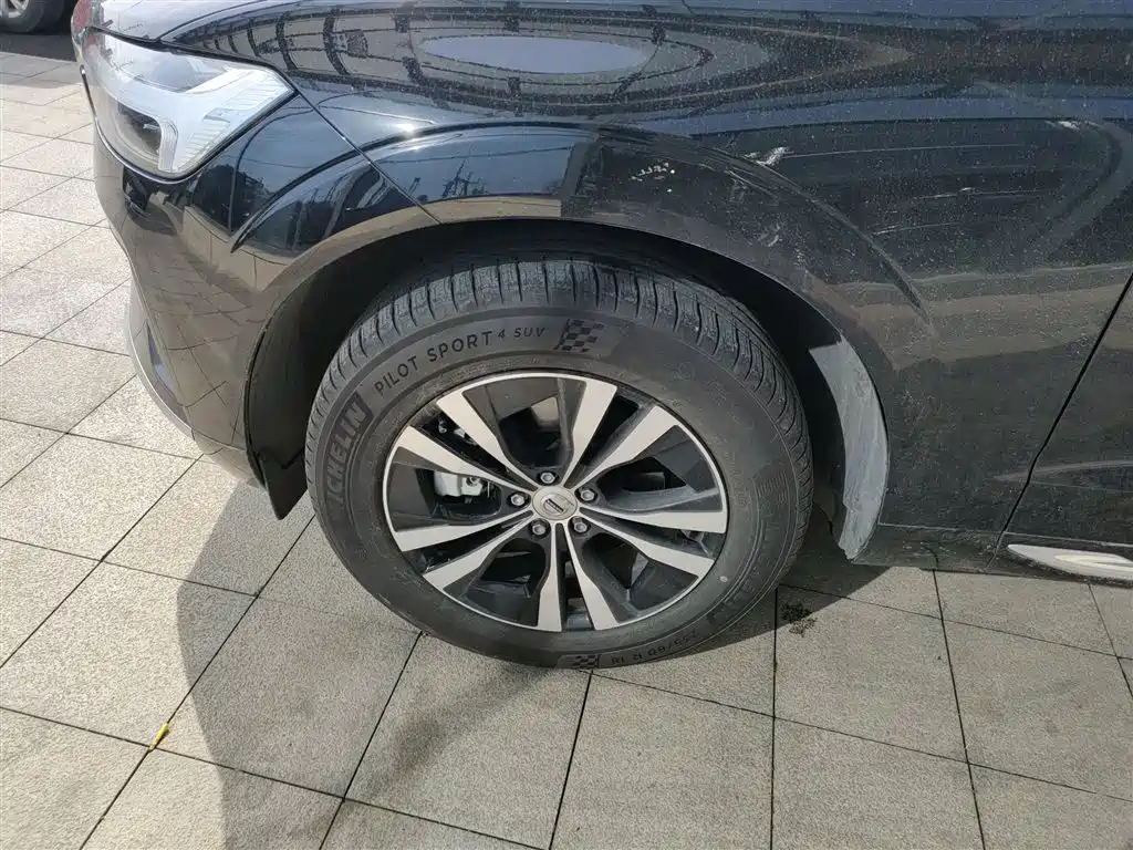 Volvo XC60 2025 B5 four-wheel drive Zhiyi Luxury Edition купить на сайте DeffCars