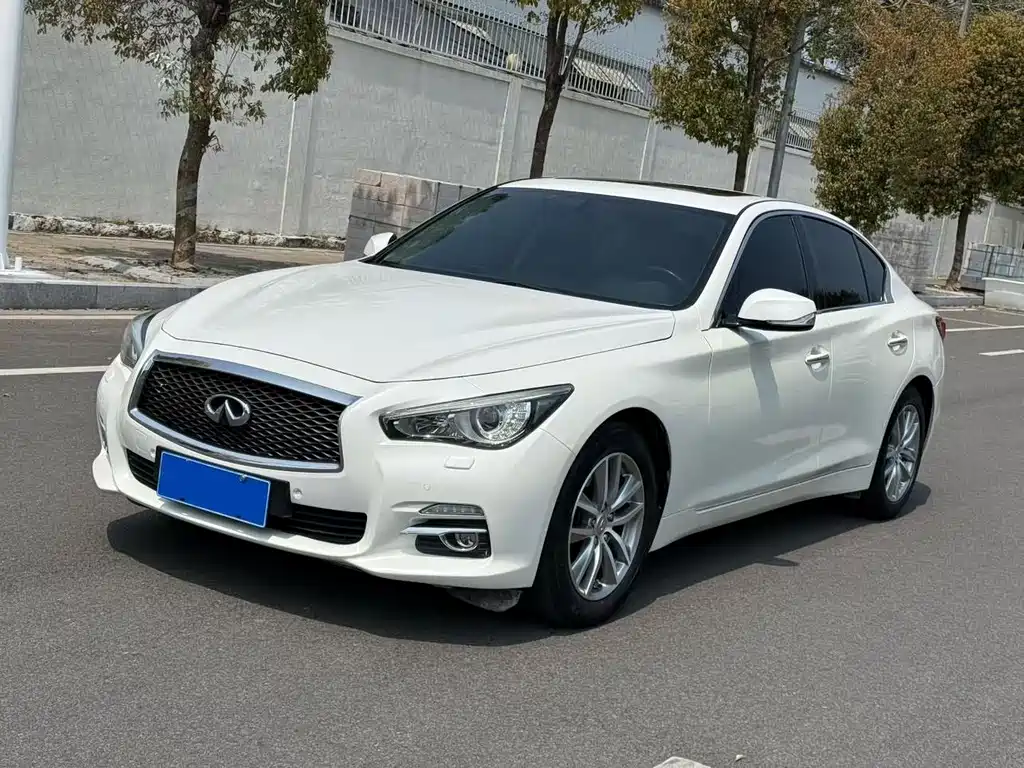 Infinity Q50 2014 2.0T Deluxe Edition купить на сайте DeffCars