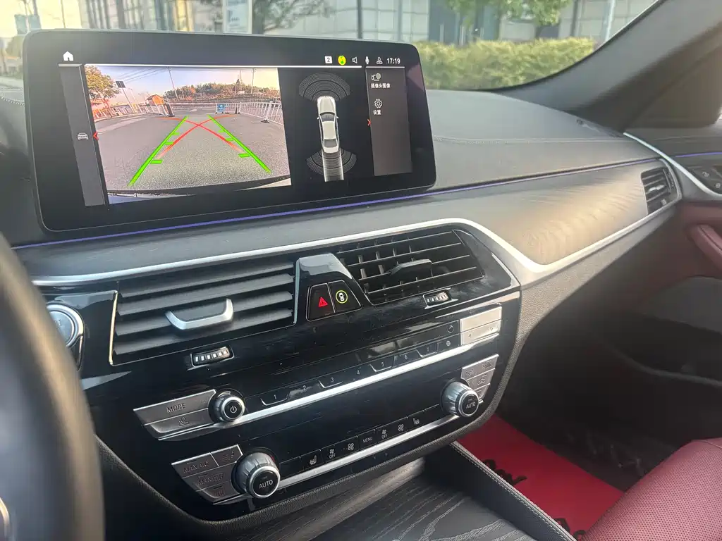BMW 5 Series 2023 530Li Leading M Sports Package купить на сайте DeffCars