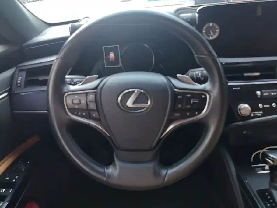Lexus ES 2022 200 Excellence Edition купить на сайте DeffCars