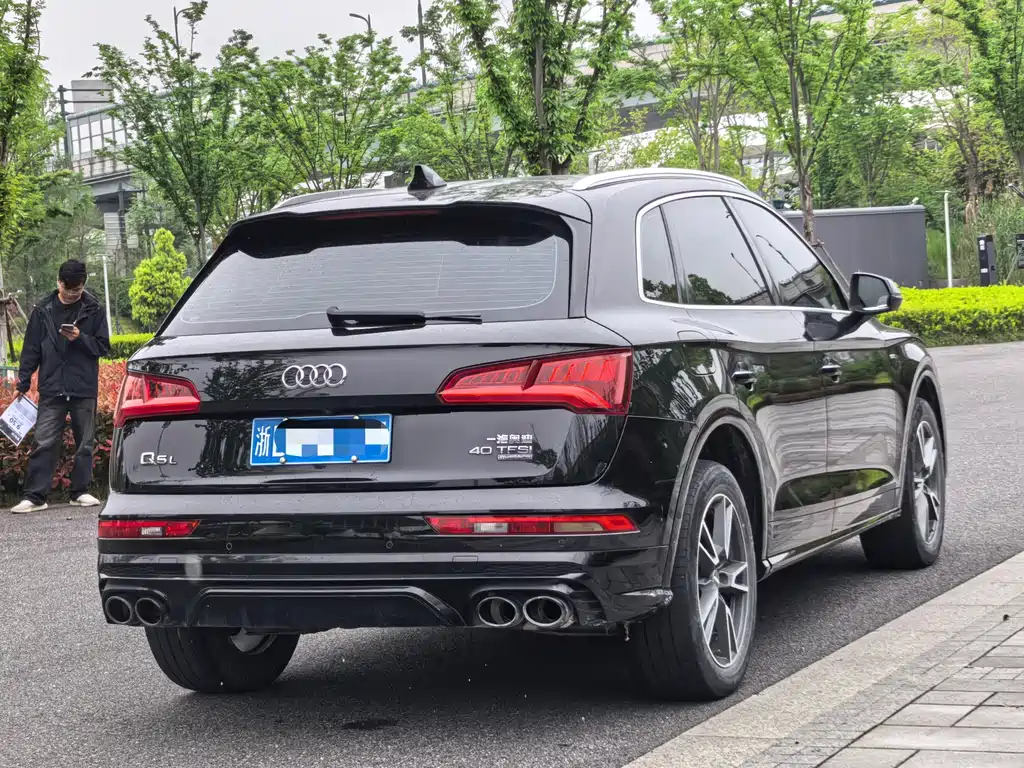 Audi Q5L 2020 40 TFSI enjoys fashionable style купить на сайте DeffCars