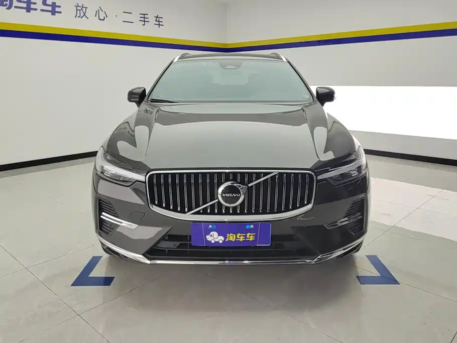 Volvo XC60 2022 B5 4WD Zhi Yi Deluxe Edition купить на сайте DeffCars