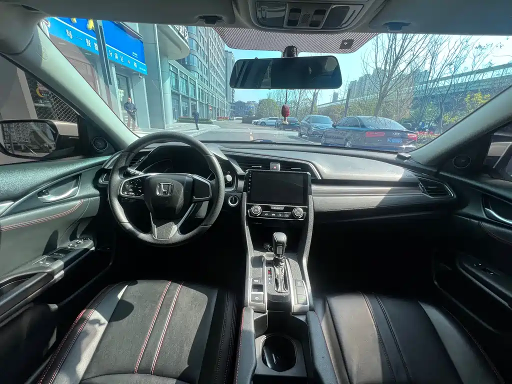 Civic 2019 220TURBO CVT Dynamic Edition National VI купить на сайте DeffCars