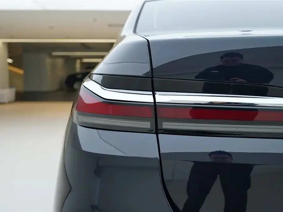 BMW 7 Series 2023 740Li Leading M Sports Package купить на сайте DeffCars