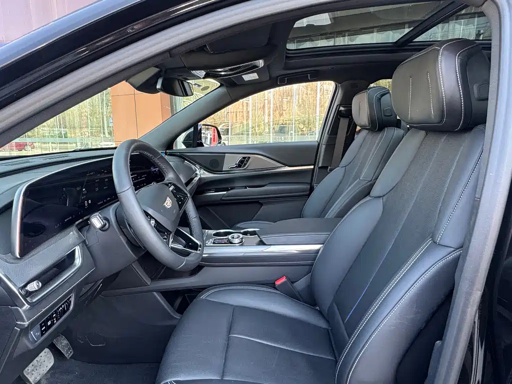 Cadillac XT5 2026 2.0T Metropolis купить на сайте DeffCars