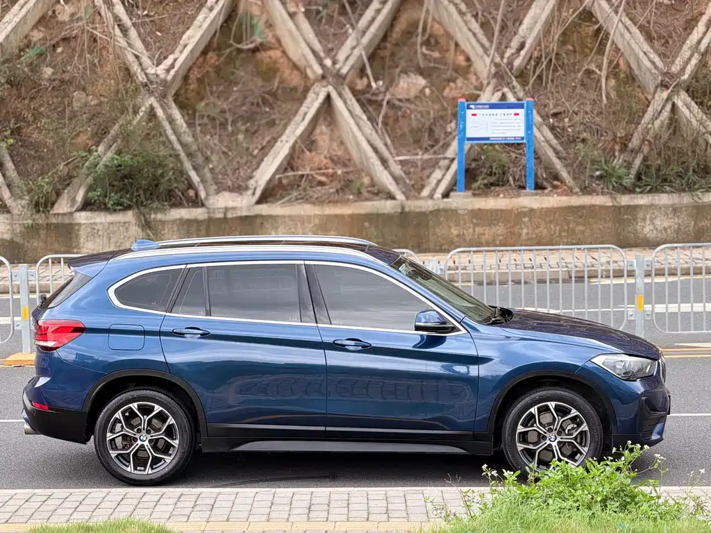 BMW X1 2021 sDrive25Li Leading Model купить на сайте DeffCars