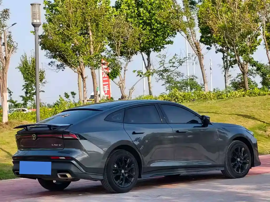Changan UNI-V 2025 1.5T 500Bar Premium Type купить на сайте DeffCars
