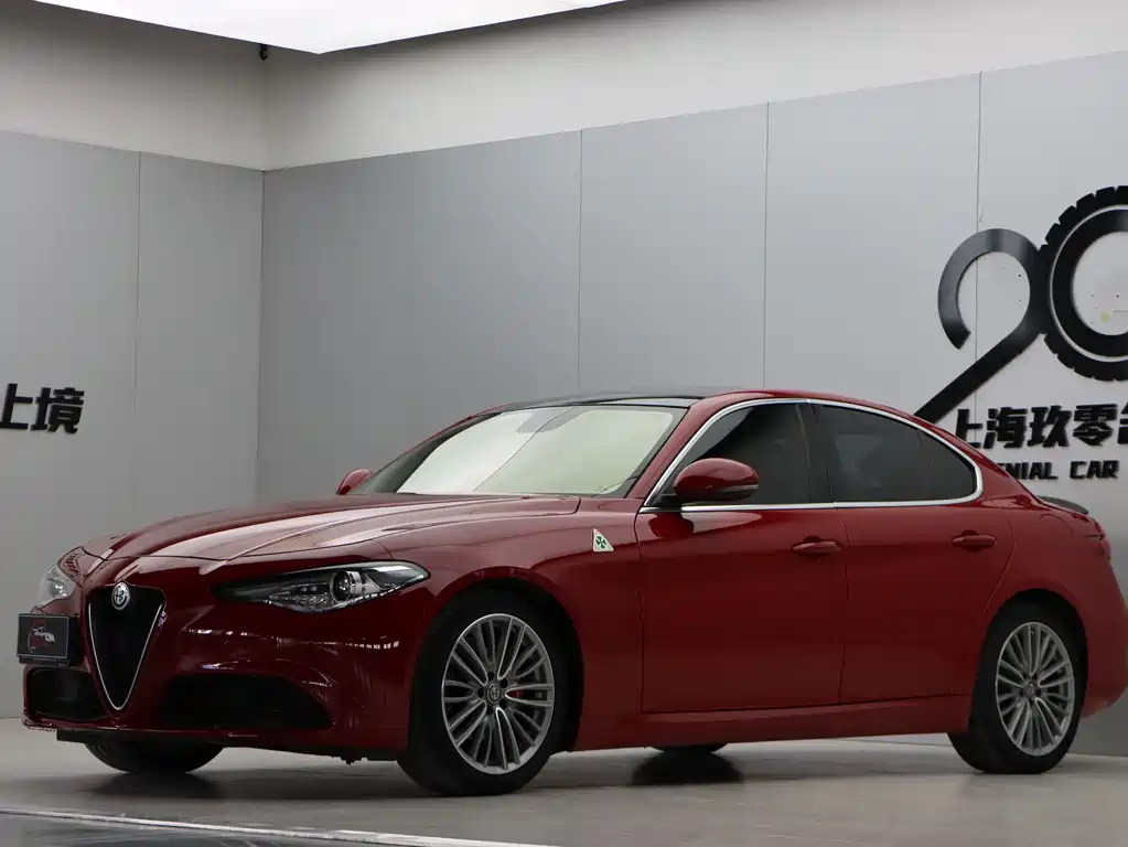 Giulia Juliet 2018 2.0T 200HP Luxury Edition Carbon Fiber Limited Edition купить на сайте DeffCars