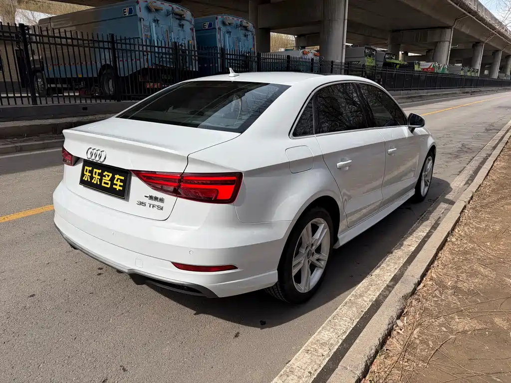 Audi A3 2018 30th Anniversary Limousine 35 TFSI Fashion купить на сайте DeffCars