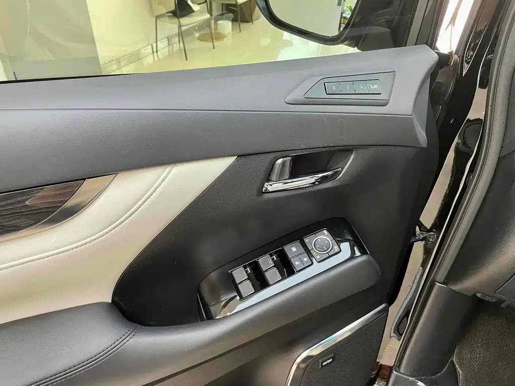 Lexus LM 2020 300h seven-seater elegant version купить на сайте DeffCars