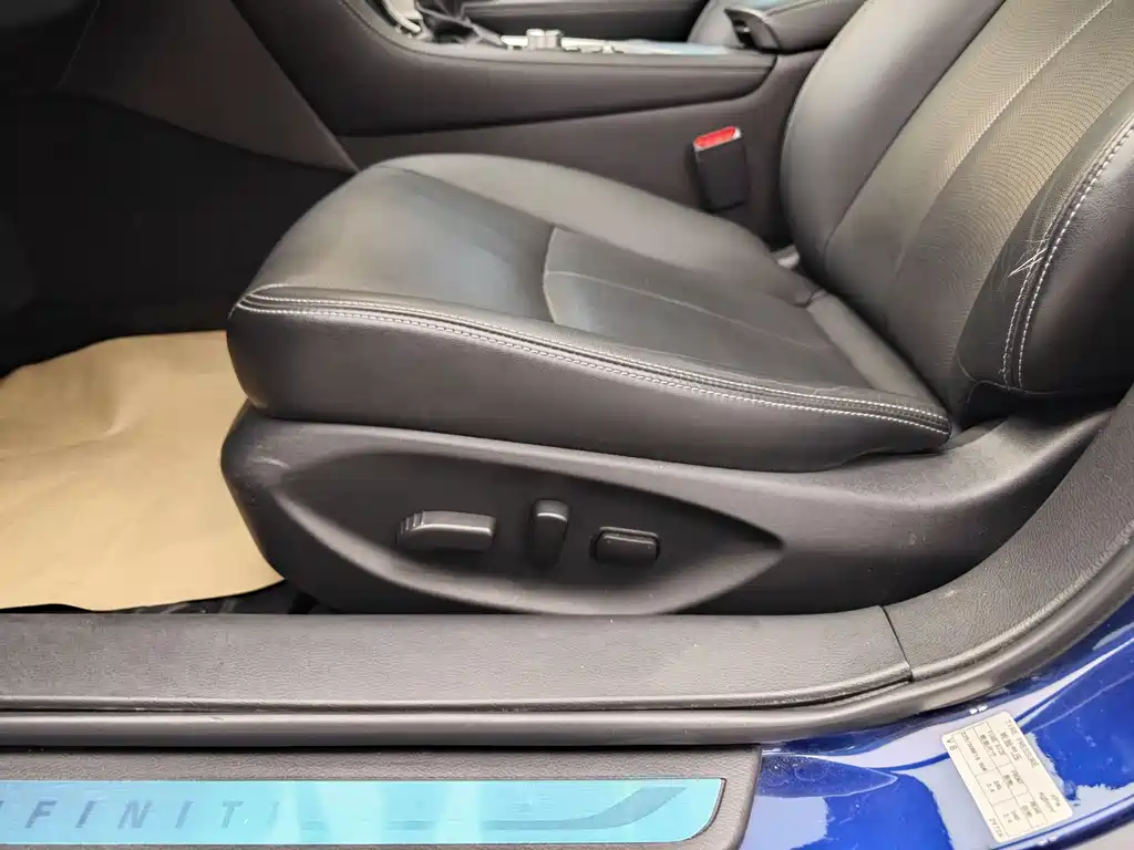 Infiniti Q50L 2018 2.0T Premium Edition National VI купить на сайте DeffCars