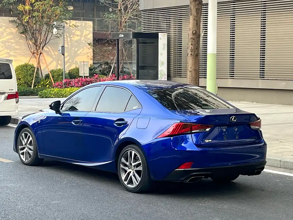 Lexus IS 2017 300 F SPORT Edition купить на сайте DeffCars