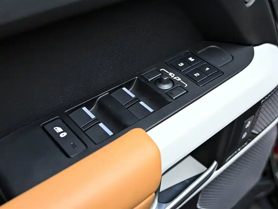 Land Rover Defender 2024 110 3.0T P400 X-DYNAMIC HSE купить на сайте DeffCars