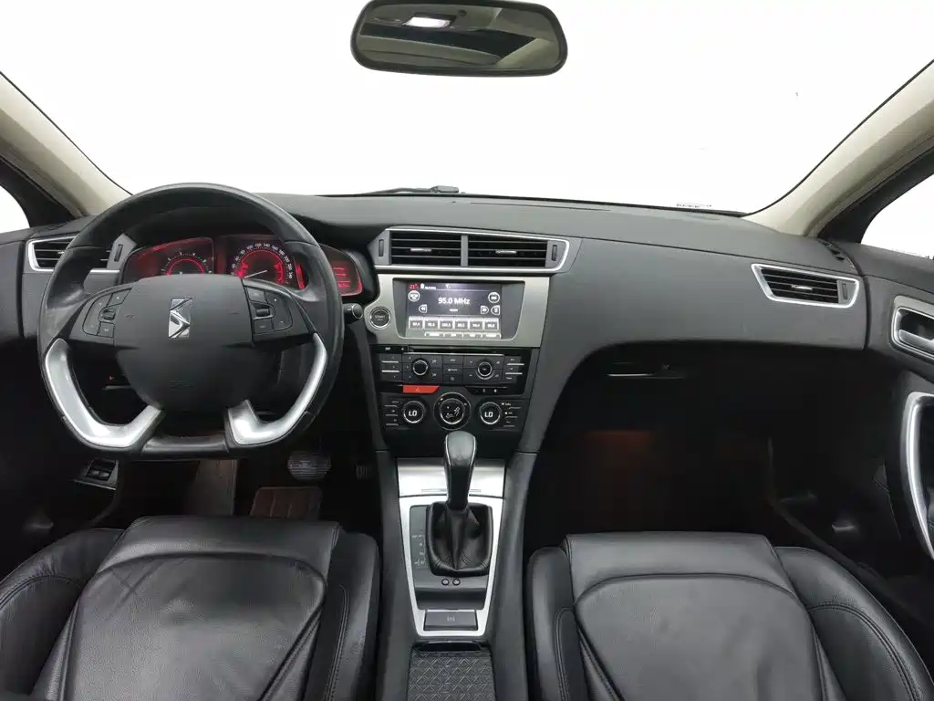 DS 5LS 2014 1.6T Deluxe Edition THP160 купить на сайте DeffCars