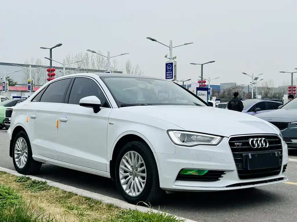 Audi A3 2016 Limousine 35 TFSI LinkedIn type купить на сайте DeffCars