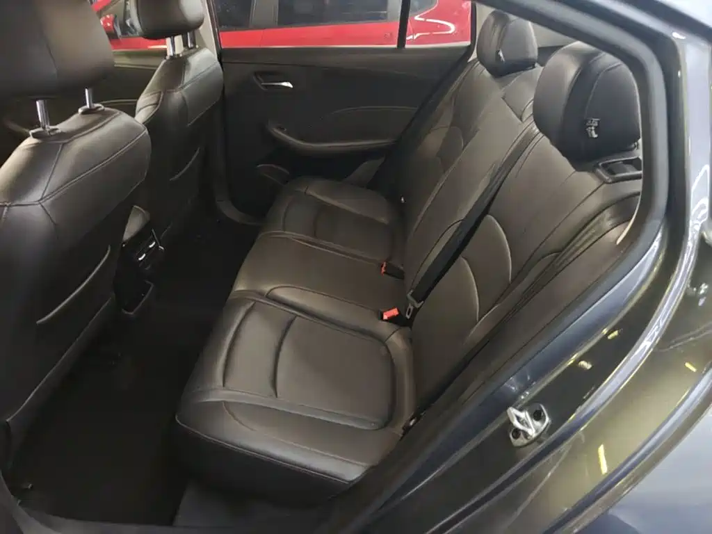 Roewe i5 2023 1.5L CVT Premium Edition купить на сайте DeffCars