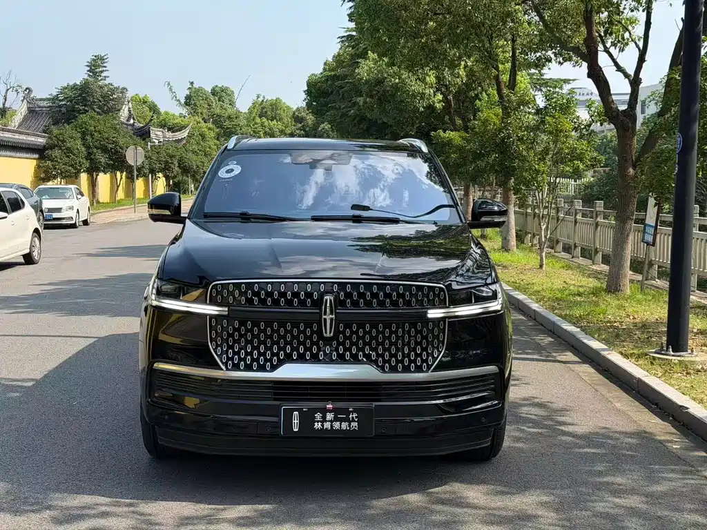 Navigator 2025 3.5T President Edition купить на сайте DeffCars