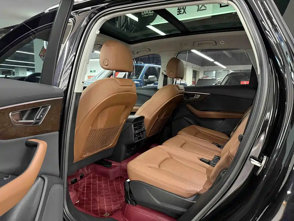 Audi Q7 2021 55 TFSI quattro S line sports version купить на сайте DeffCars