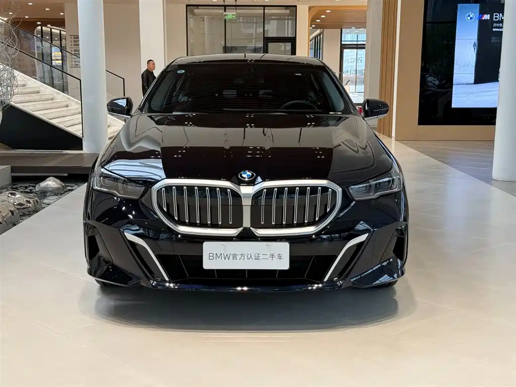BMW 5 Series 2025 530Li Exclusive M Sports Package купить на сайте DeffCars
