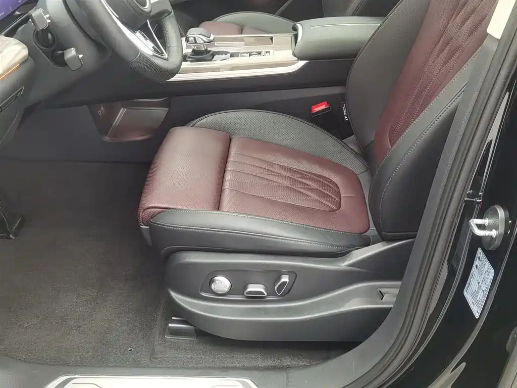 Hongqi HS7 2023 2.0T automatic four-wheel drive flag collar version, six seats купить на сайте DeffCars