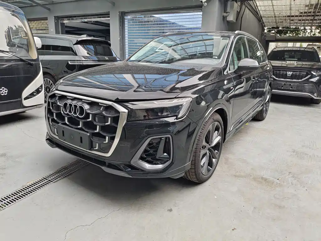 Audi Q7 2025 55 TFSI quattro S line sports купить на сайте DeffCars