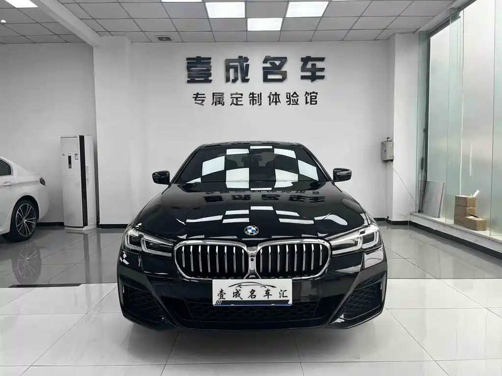 BMW 5 Series 2022 Facelift Three 530Li Exclusive M Sports Package купить на сайте DeffCars