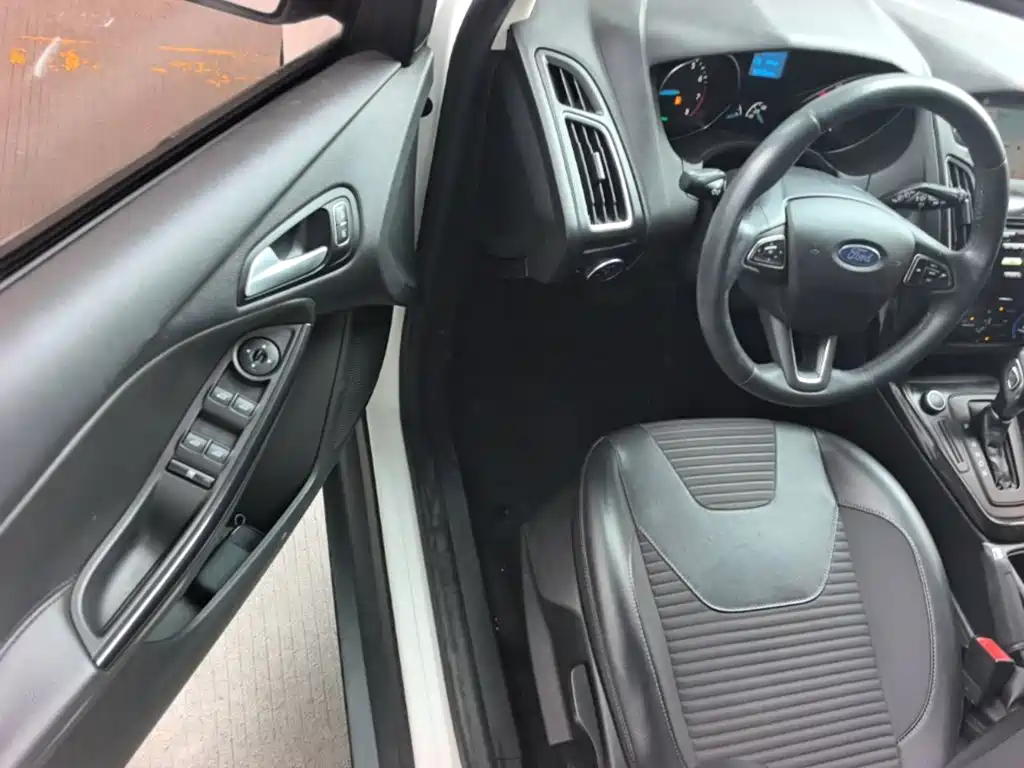 Focus 2018 hatchback classic 1.6L automatic stylish smart mobility version купить на сайте DeffCars