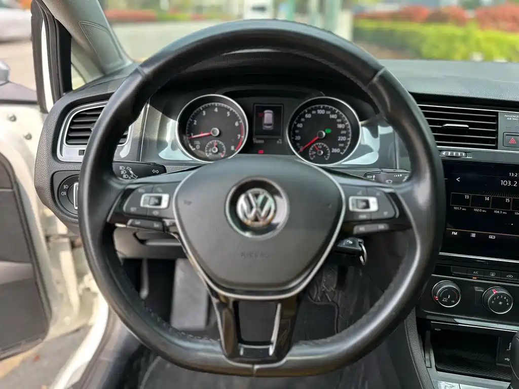 Golf imported 2019 1.8TSI travel version купить на сайте DeffCars